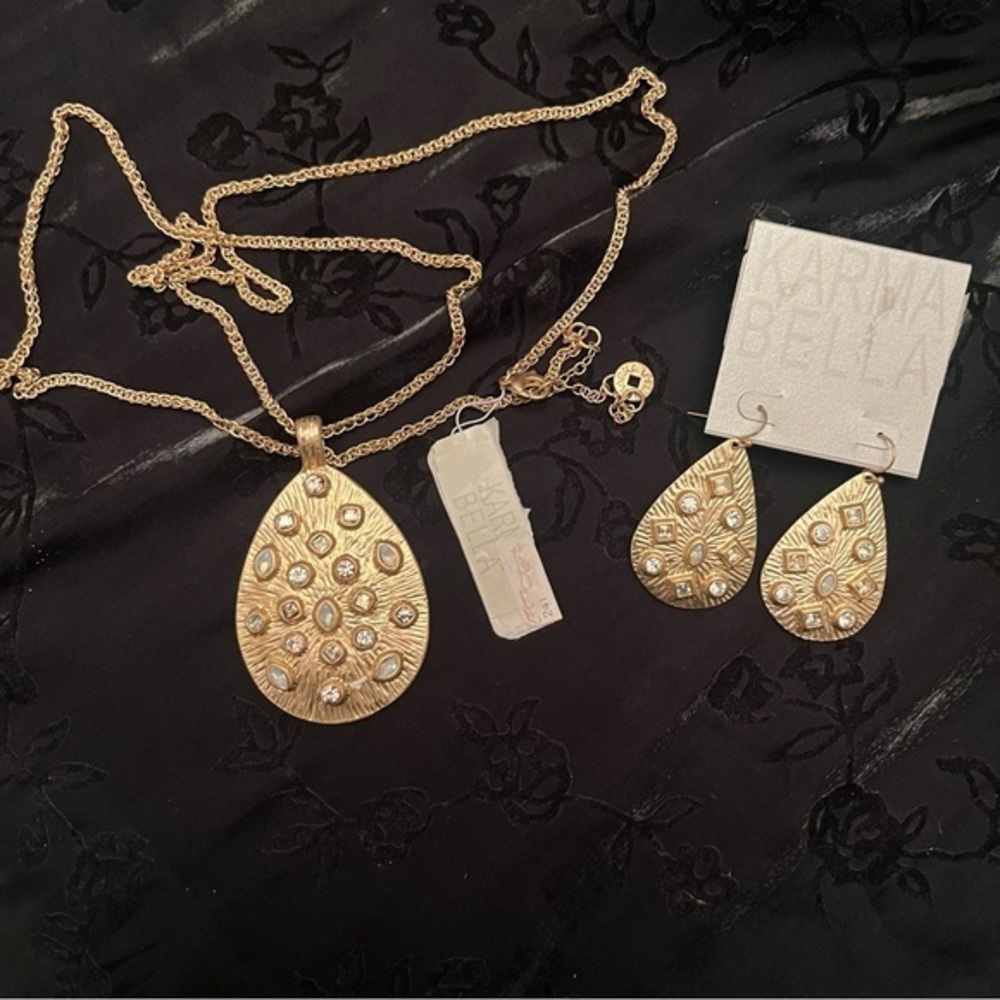 Karma Bella Necklace and Earring Set Gold-tone